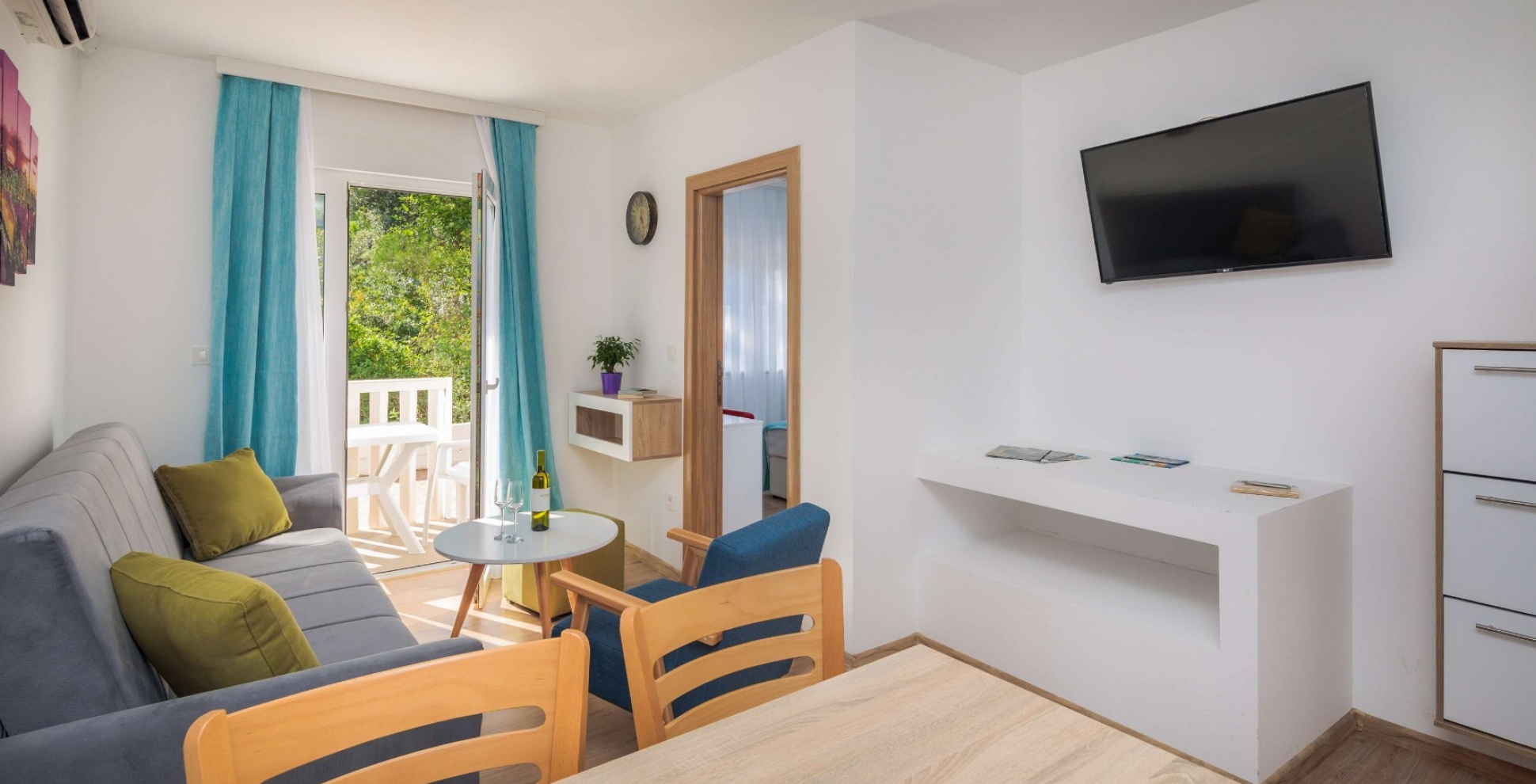 Apartment with garden view