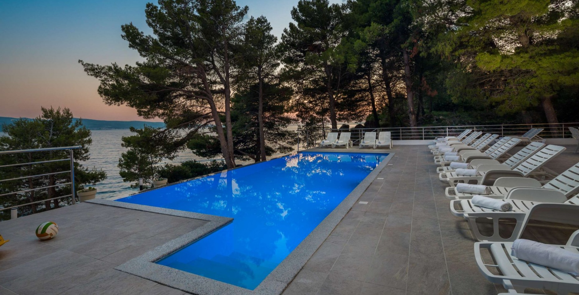 One Bedroom Apartment with Sea View