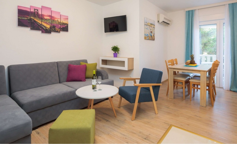 One bedroom apartment with a partial sea view