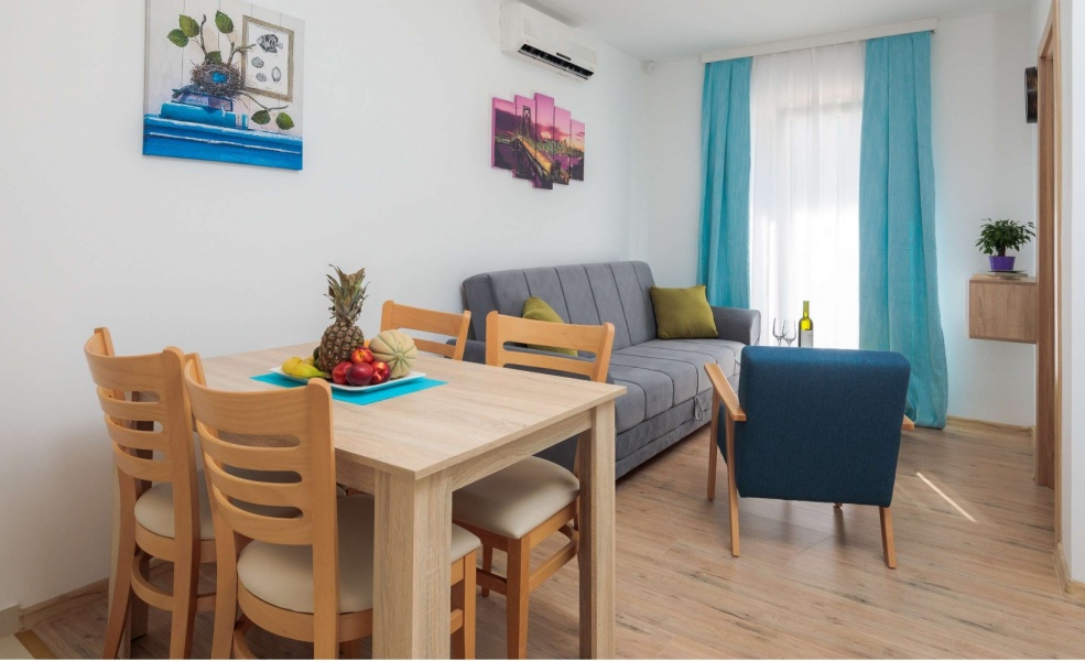 Apartment with garden view