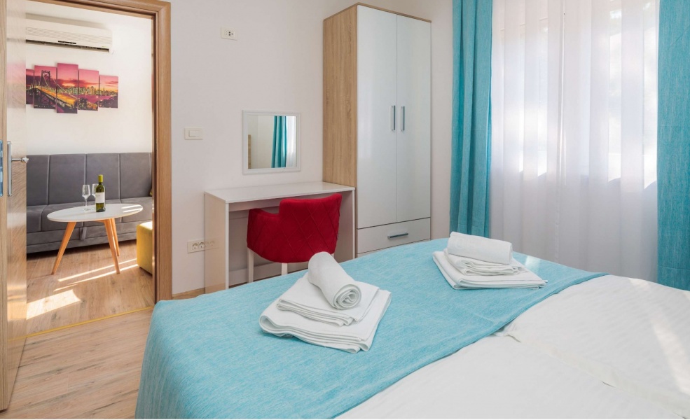 Apartment with garden view